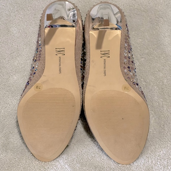 ✨HP✨ “INC” WOMENS RHINESTONED TAN WITH SILVER HEEL…WORN ONCE BRIEFLY, SIZE 7 - Picture 4 of 6